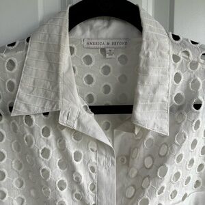 America & Beyond White Eyelet Blouse